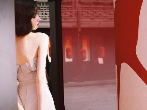 宋祖儿杀青后剪短发，新发型港风感十足