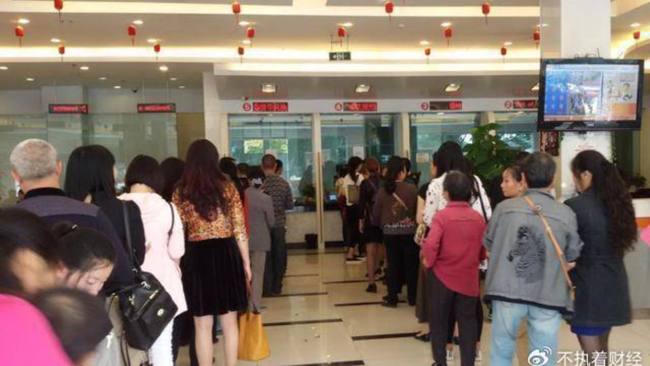 多家银行官宣：紧急上架大额存单！75万亿存款到期，银行开始急了？