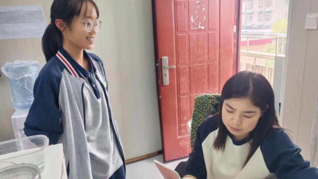 信阳市春华学校吴雪峰：以文润心传雅韵，以德治班育芳华