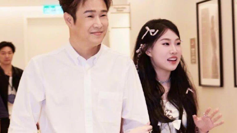 同样托举女儿，小沈阳做法很有爱，李湘略显套路，网友纷纷点赞！