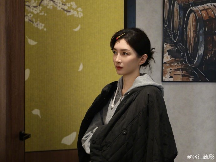 江疏影谈女性独立，保护自己才能温柔待人