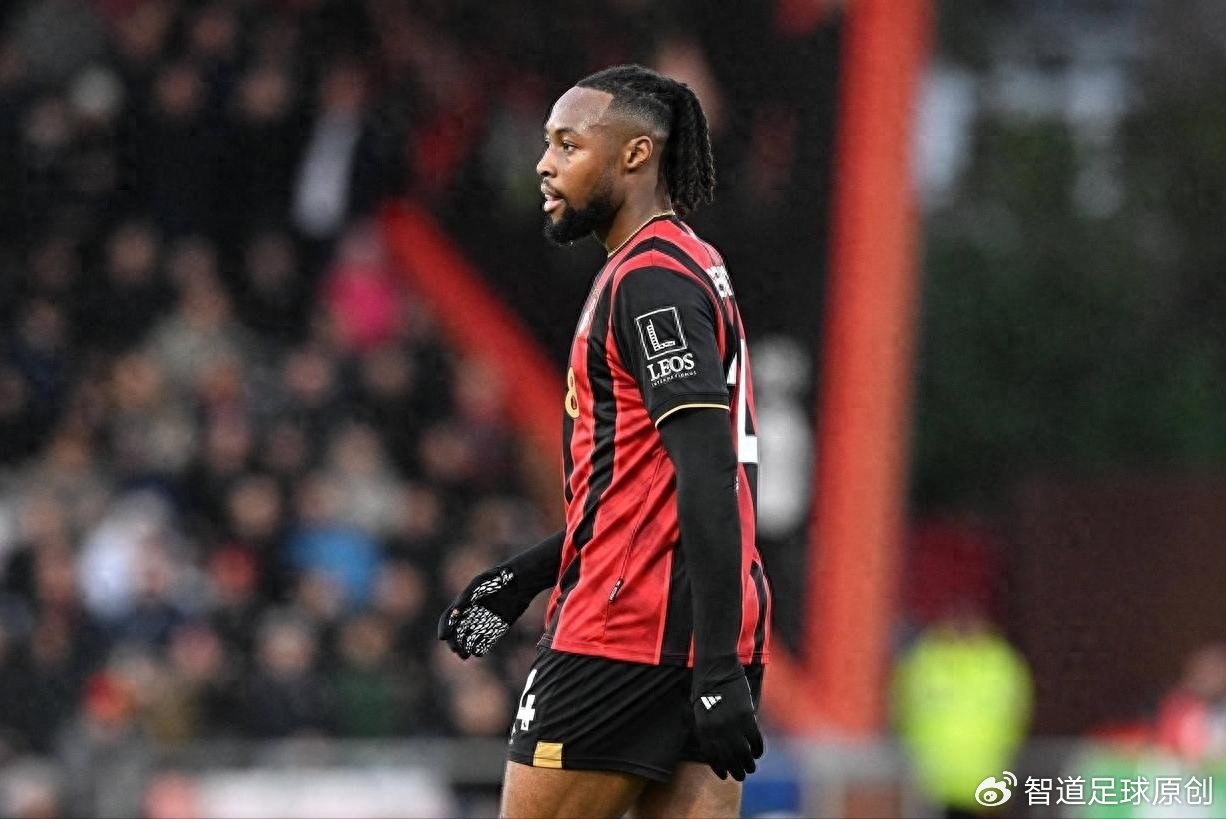 瓜迪奥拉钦点英超当红飞翼，曼城的两翼齐飞战术将如何迎来最终进化？