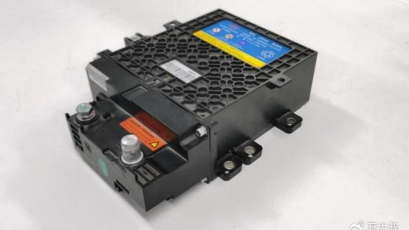 彻底告别铅酸电池，比亚迪全面使用磷酸铁锂启动电池，将永不亏电