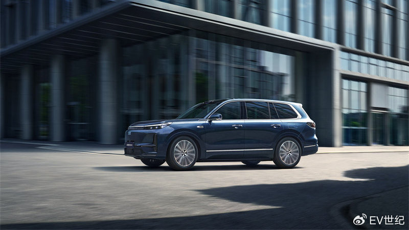 姗姗来迟的银河M9如何破局？吉利打出了两张牌