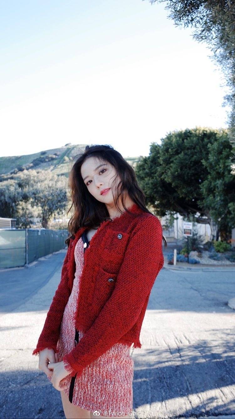 金智秀jisoo | 红衣搭红裙,洛杉矶的旅行记忆.