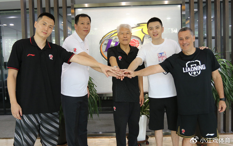 近5赛季3冠到单节4分，杨鸣下课辽篮彻底与王朝告别｜议起复盘