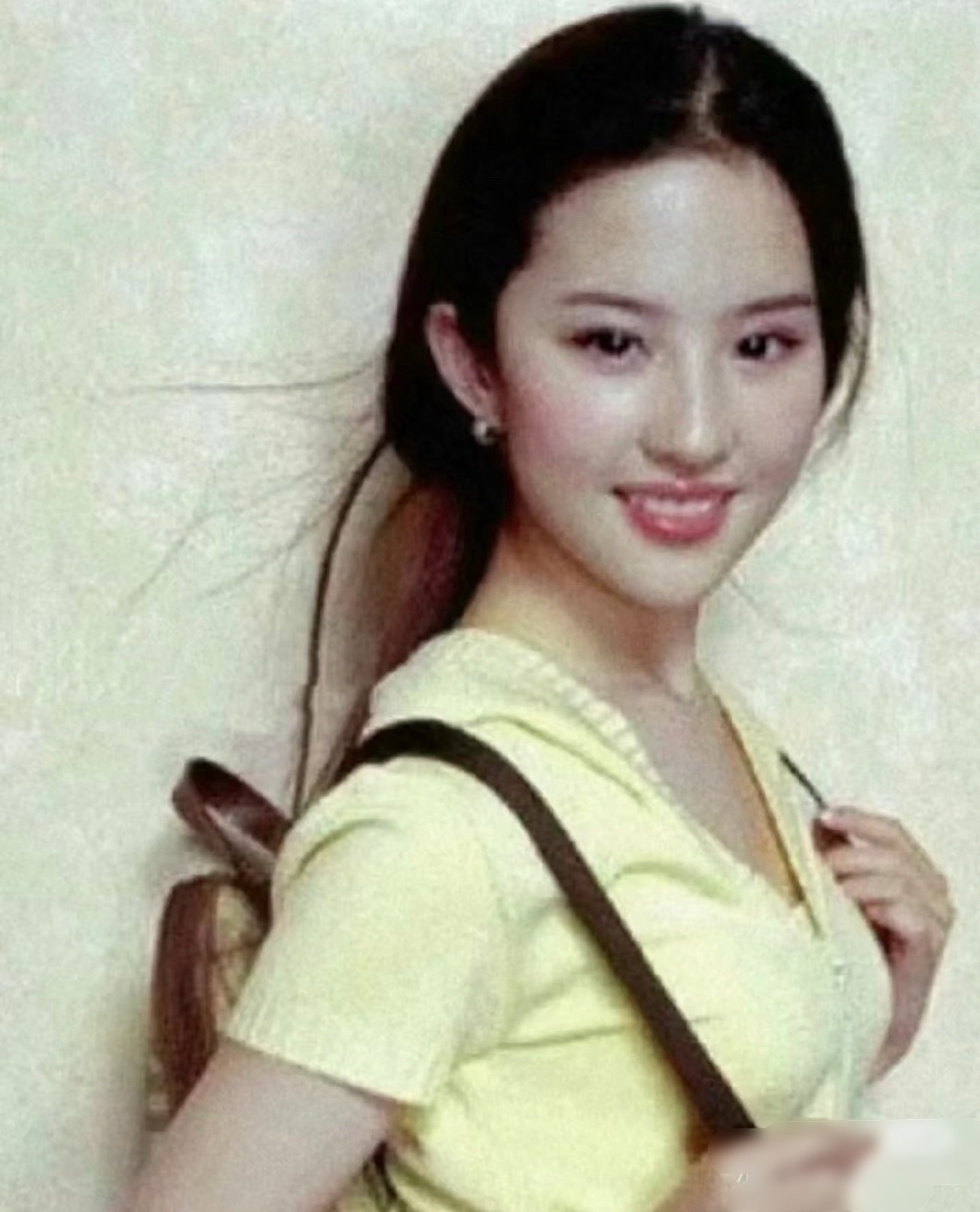 真正的美人，在十三四岁美貌就已经是完成时态了 …还能一路美到老