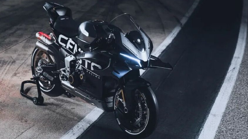 V4SR与公升MT双旗舰并肩登场！CFMOTO多款重磅新车亮相2025米兰车展