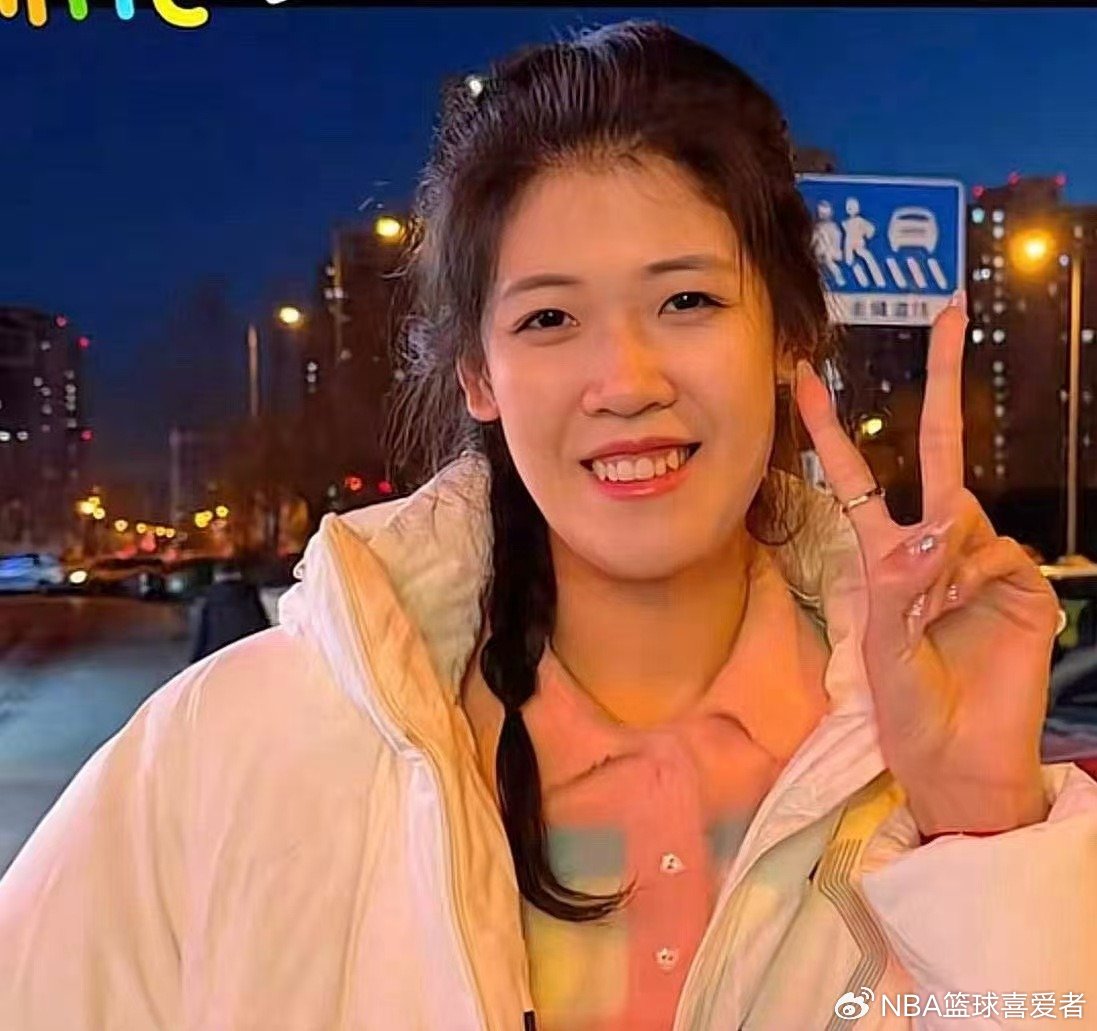 罕见发文，李盈莹官宣两大喜讯，妈妈开心，担心大事解决了