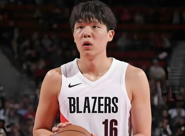 杨瀚森遭开拓者长期雪藏，引发的连锁反应如何影响球队未来？