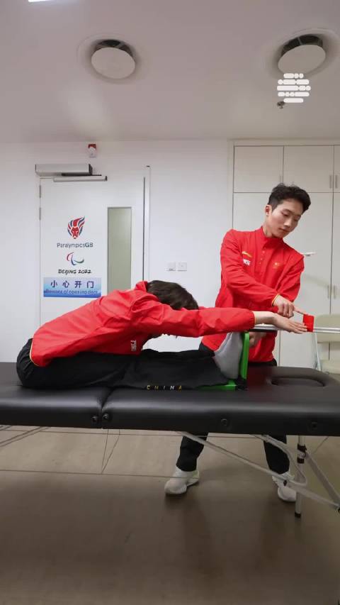 跳水奥运冠军柔韧度挑战来啦！