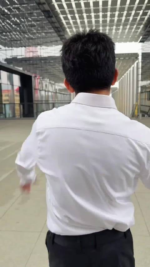 杨迪陈哲远合作跳依赖摇引关注