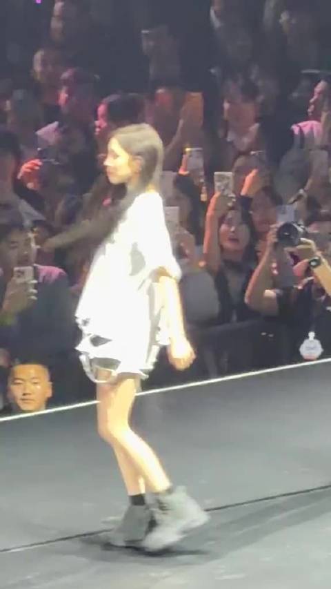 墨尔本演唱会特别曲目 宋雨琦玩嗨了哈哈哈crA~P的芋泥麻薯