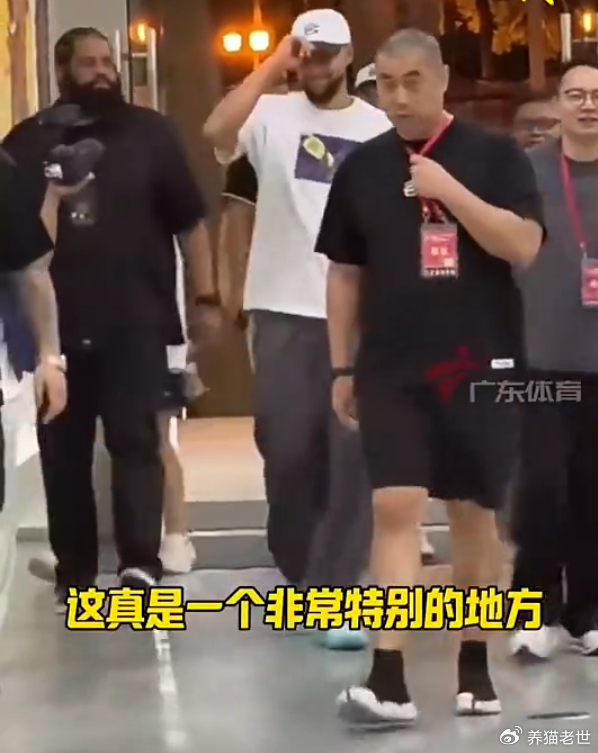 迎着杜锋防守飙中三分！库里盛赞粤BA：这里是一个特别的地方