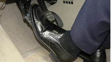 什么是汽车的A、B、C柱？常说的A柱盲区是什么？如何避免？