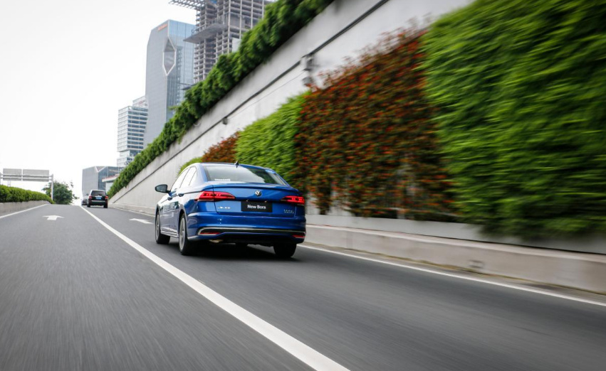 谁才是家用车无冕之王?丰田卡罗拉VS全新大众宝来