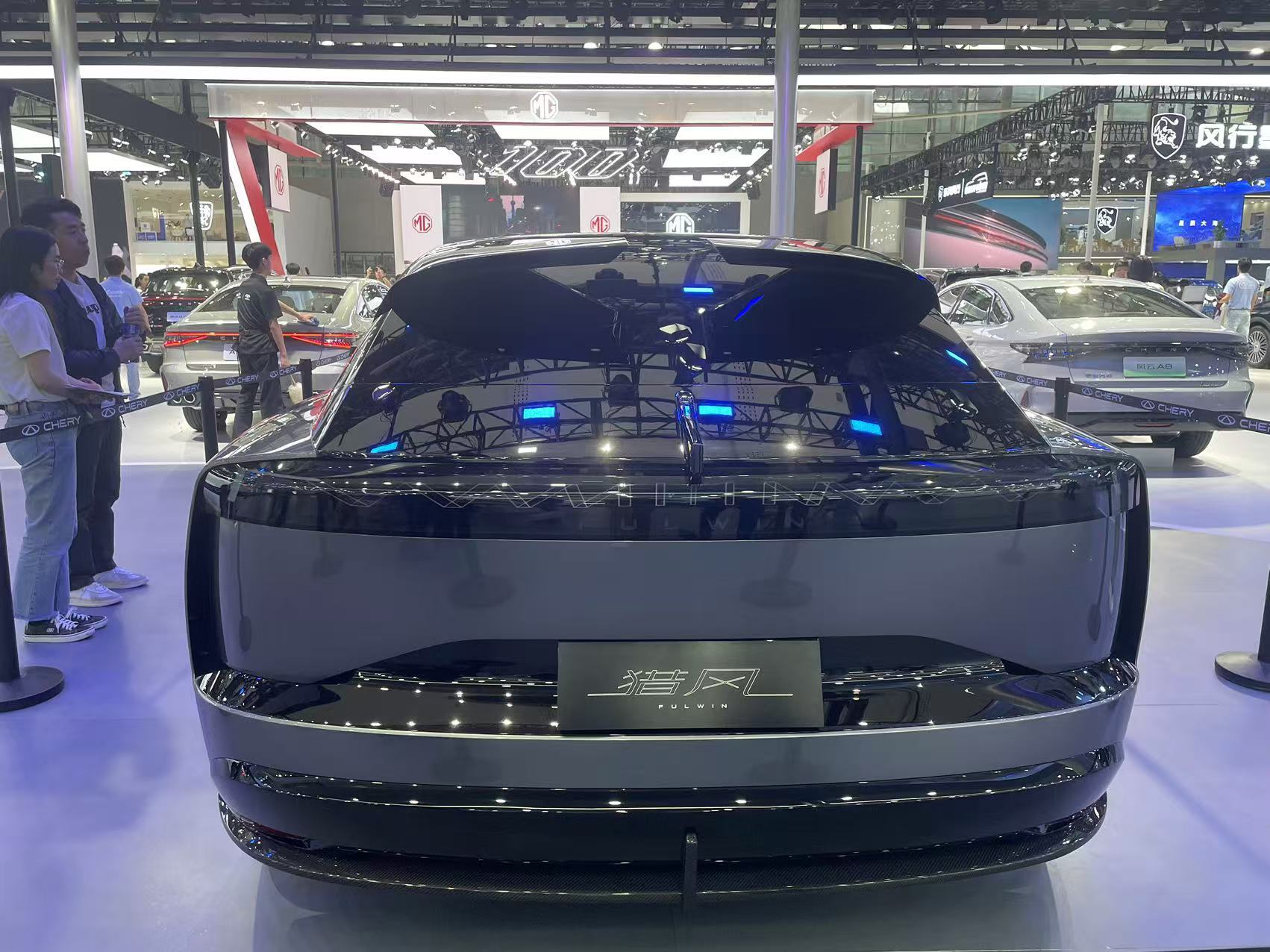 奇瑞猎装概念车搭载全固态电池纯电续航1500公里，增程续航1800公里