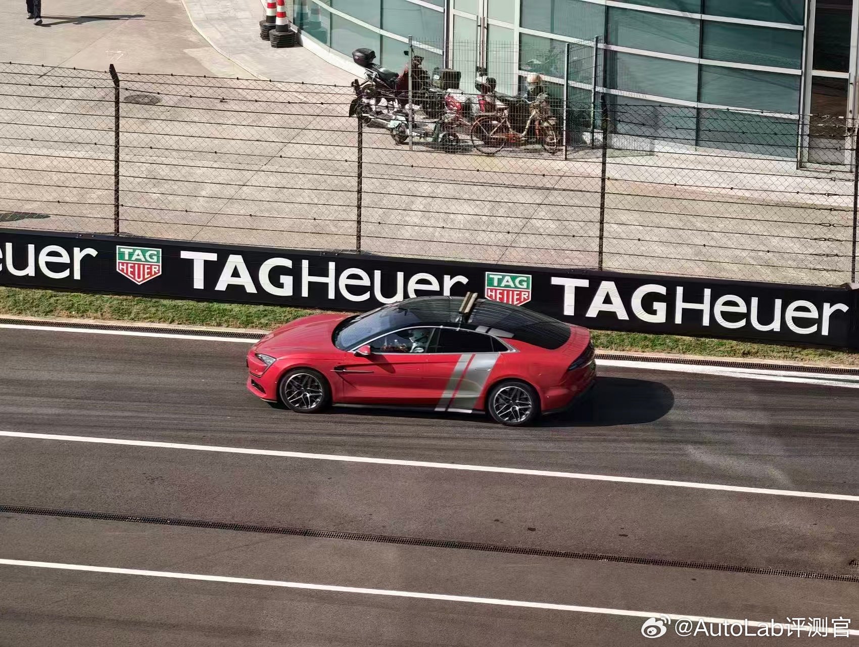 没想到今年F1上海的安全车是仰望U7 大家觉得装上警灯帅不帅