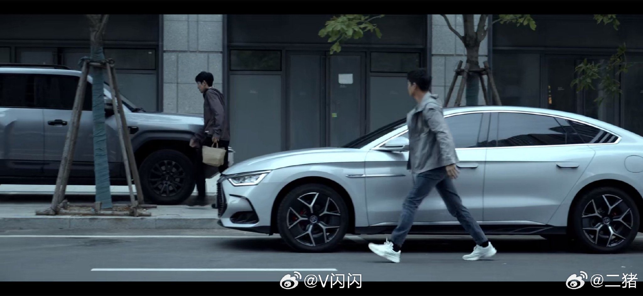 国产公务车方程豹亮相热播剧，展自主技术突围