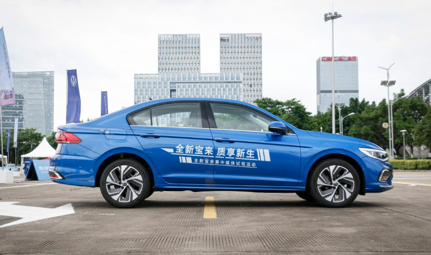 谁才是家用车无冕之王?丰田卡罗拉VS全新大众宝来