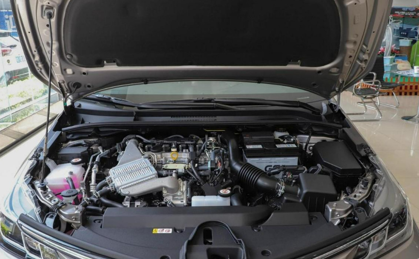 谁才是家用车无冕之王?丰田卡罗拉VS全新大众宝来