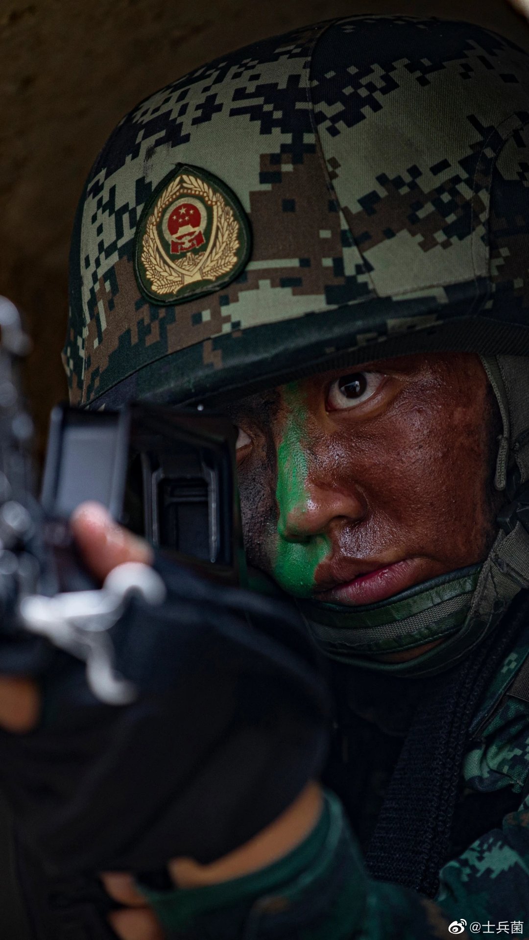 特战女兵主题壁纸来了!(竖屏组)