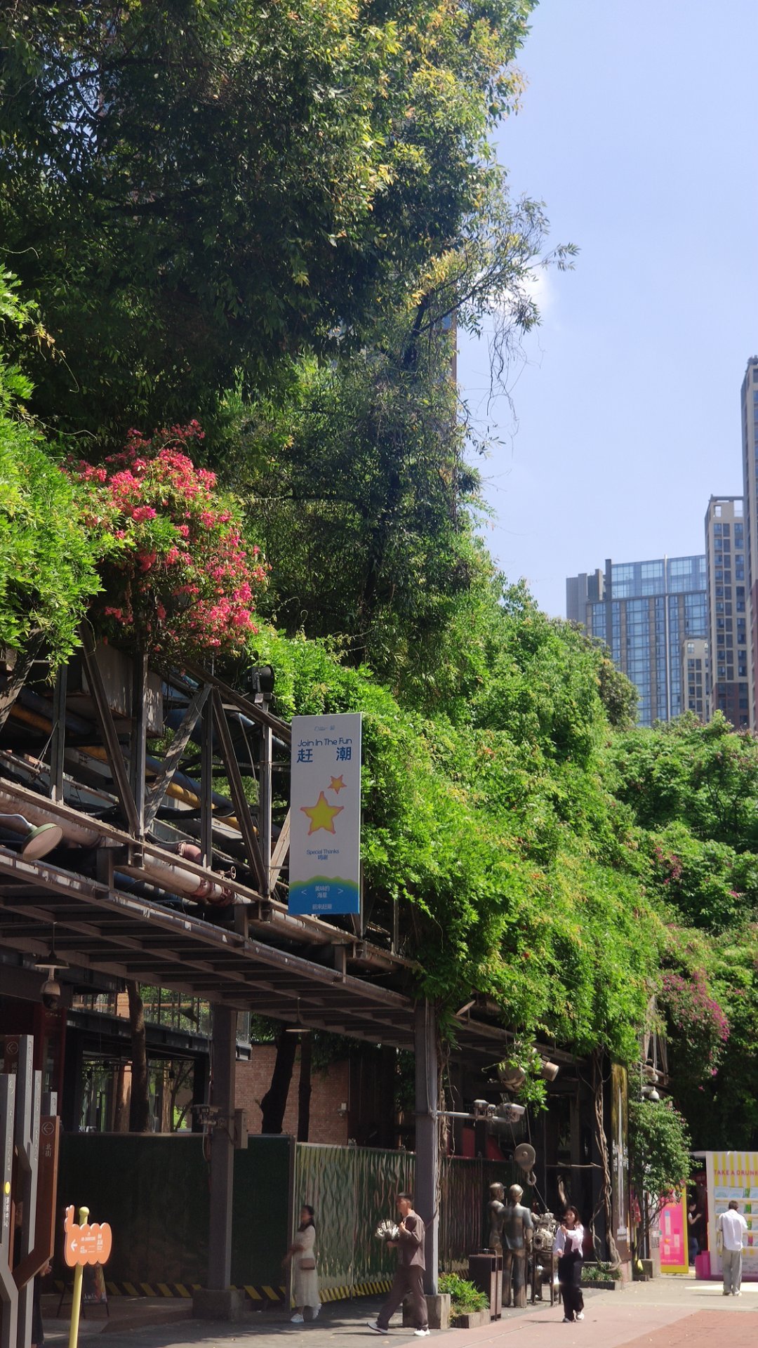 生活不止眼前的搬砖，还有吃和风景逛不完 这个干海椒抄手，辣度对我而言…