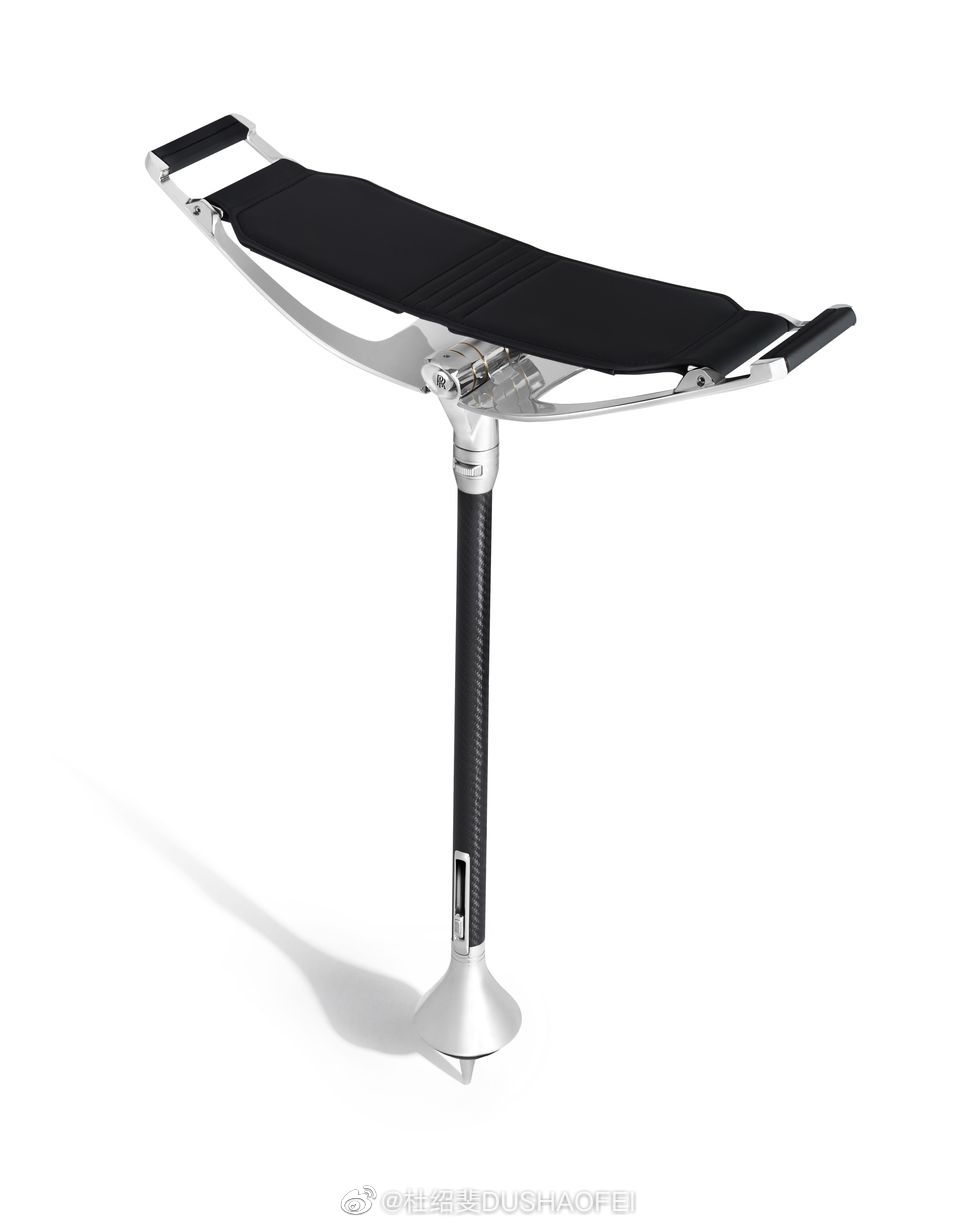 劳斯莱斯推出最新产品便携式Pursuit座椅。椅子内还附带隐蔽手电筒