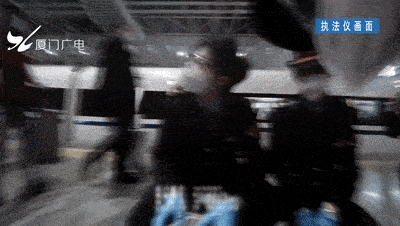 急人!下车透口气,16万现金跟着开往厦门的高铁“跑了”……休闲区蓝鸢梦想 - Www.slyday.coM 急人!下车透口气,16万现金跟着开往厦门的高铁“跑了”……休闲区蓝鸢梦想 - Www.slyday.coM