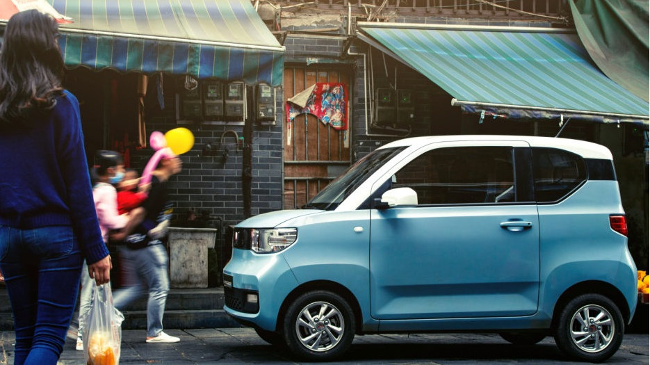 9小时内订单破千！宏光MINI电动车引发新能源国民抢购潮