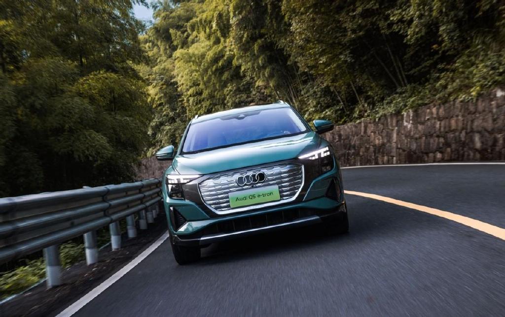 电车一定要颠覆过往传统吗?上汽奥迪Q5 e休闲区蓝鸢梦想 - Www.slyday.coM 电车一定要颠覆过往传统吗?上汽奥迪Q5 e休闲区蓝鸢梦想 - Www.slyday.coM