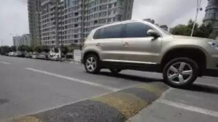 汽车电瓶不到两年就坏了，与这三个使用习惯有关