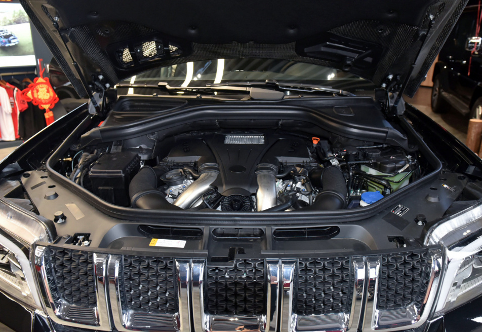 北京BJ90山河经典版对比奥迪Q6