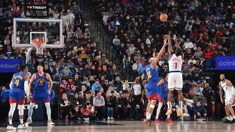 快船险胜掘金迎来西部关键战胜利乔治末段连得8分成奇兵