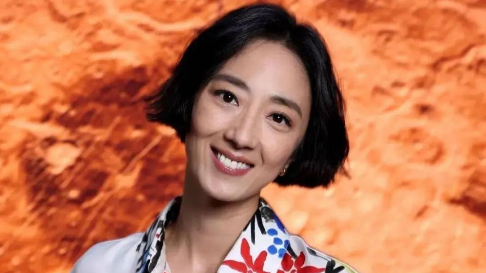 41岁桂纶镁近照曝光，断崖式衰老又干又瘦，网友：咋变成这样了？