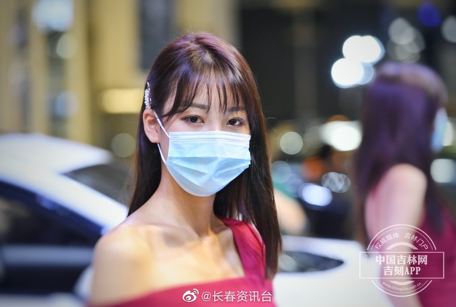 长春汽博会开幕 车模群芳争艳