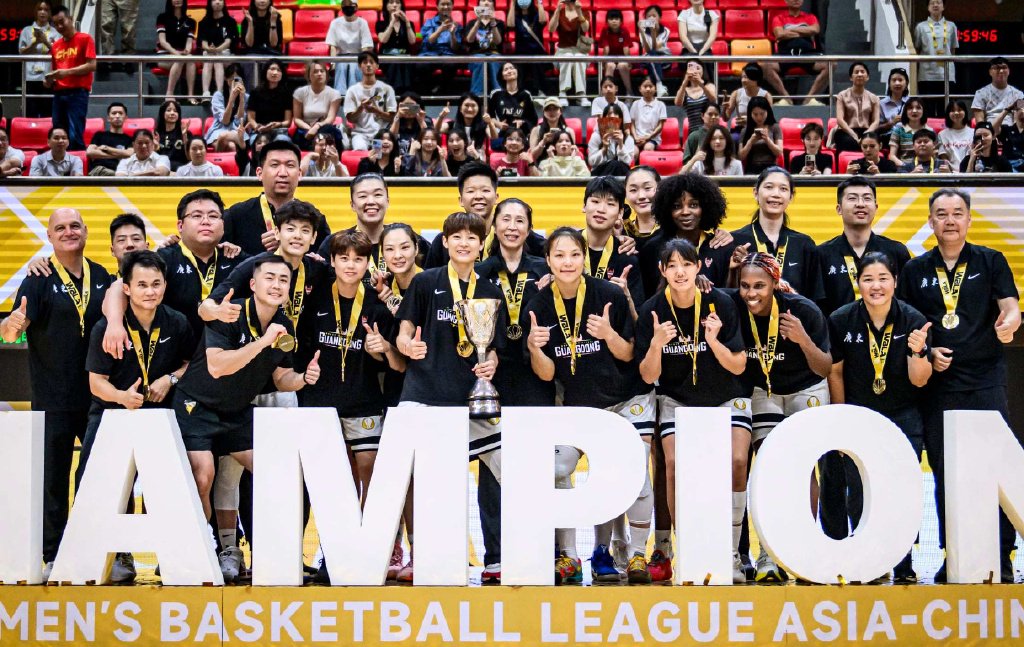 广东女篮28分大胜日本队！郑薇战术布局领先宫鲁鸣，两位老将或重返国