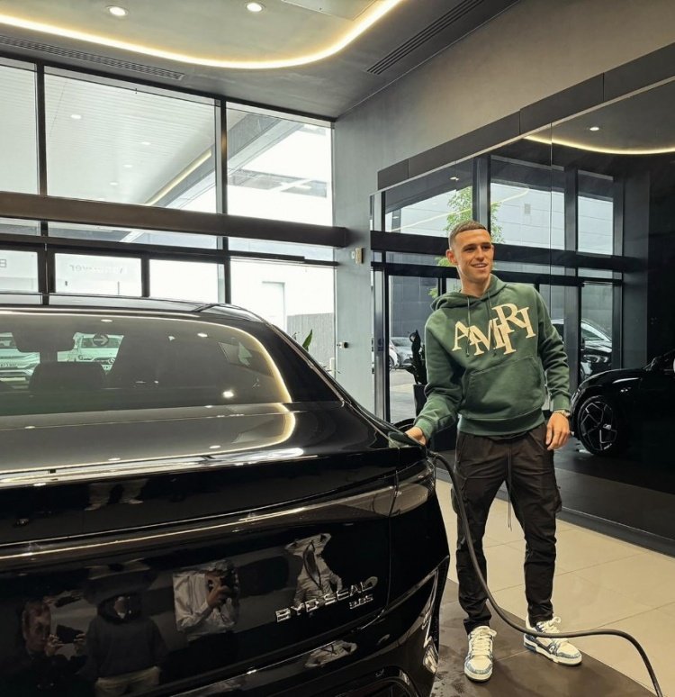 福登社媒晒出了自己的比亚迪，配文： “很喜欢我的新车”