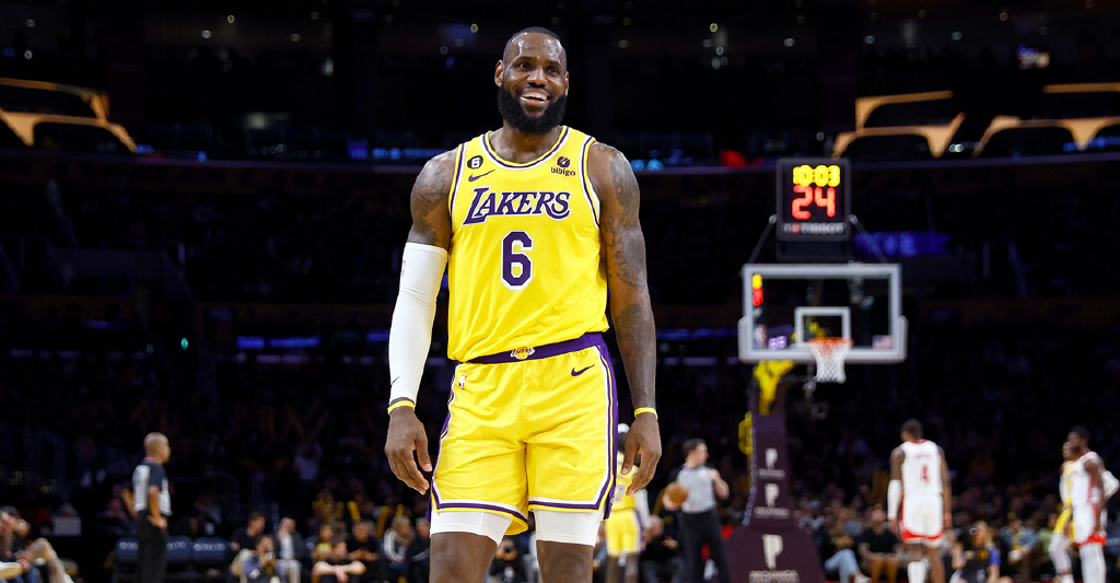 成为首位达成万分里程碑的老将球员引发热议