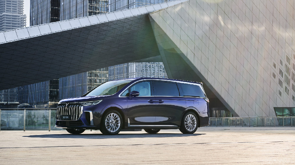 左手豪华右手新能源，岚图梦想家的梦想或是横扫GL8赛那埃尔法