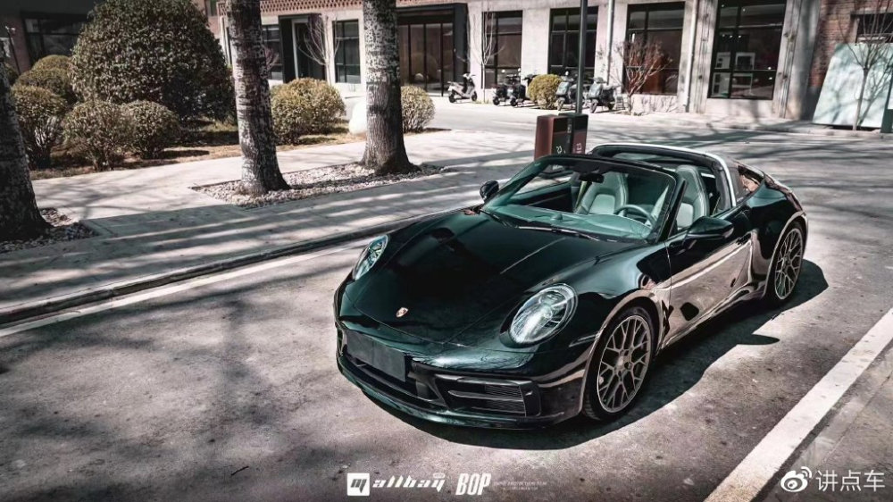 经典的超跑产物，就是保时捷911 Targa 4S！