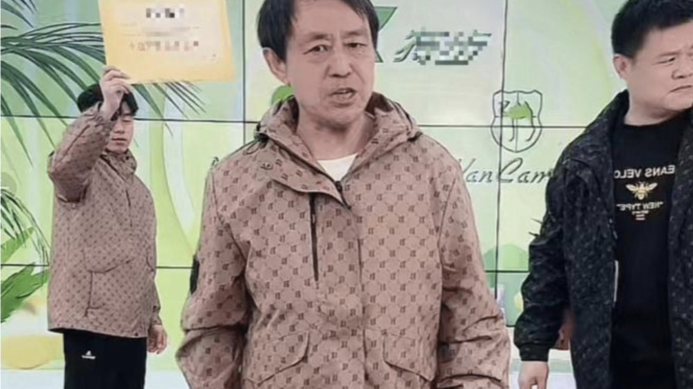 马保国愚人节直播带货上热搜 人民日报曾称：闹剧背后是商业利益|愚人节|马保国|闹剧_新浪新闻
