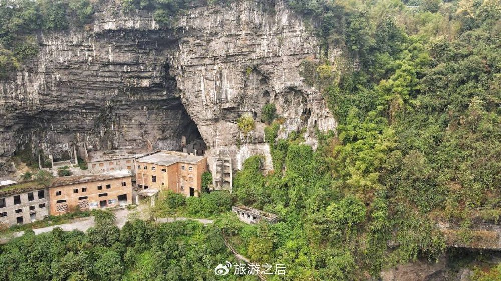 中国首架飞机制造地，藏在深山的巨型山洞，如今成为打卡景点