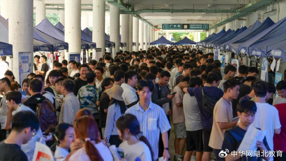 火爆！3500个就业岗位！武汉铁路职业技术学院举办2024专场招聘会