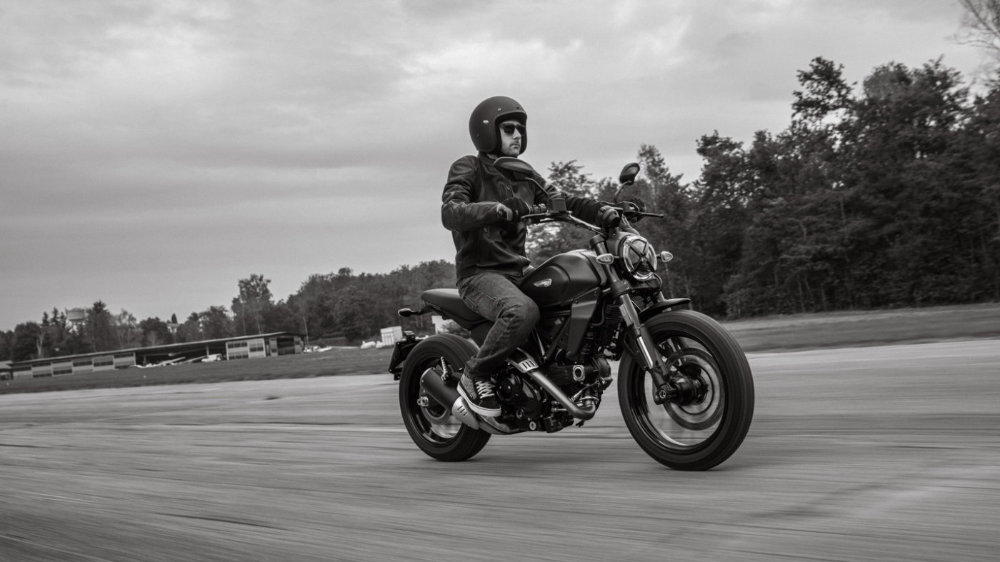 杜卡迪中国正式发布全新2025款 Scrambler Icon Dark