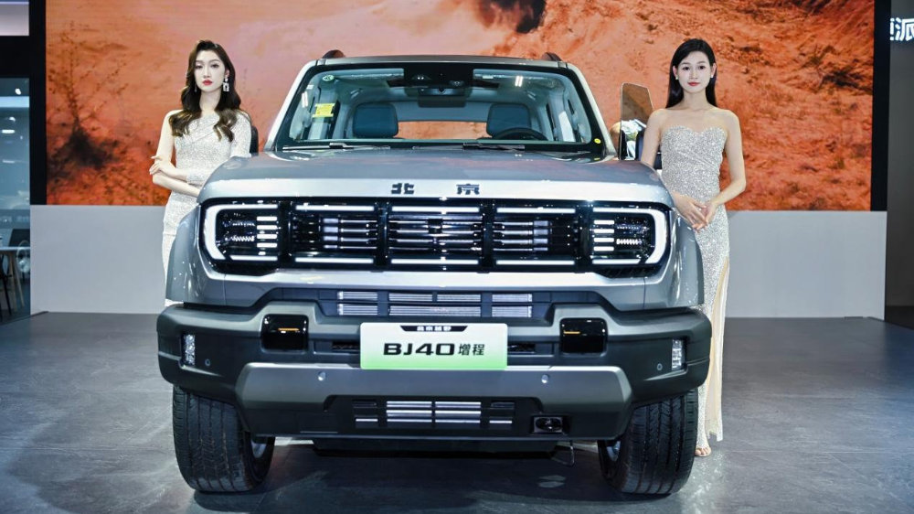 搭载享界同技术增程器的 “露营神车” 登场！BJ40 增程首秀粤港澳车