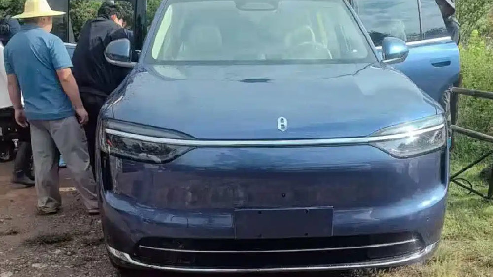 新款问界M7无伪装谍照来了，换装家族设计，堪称小号M9