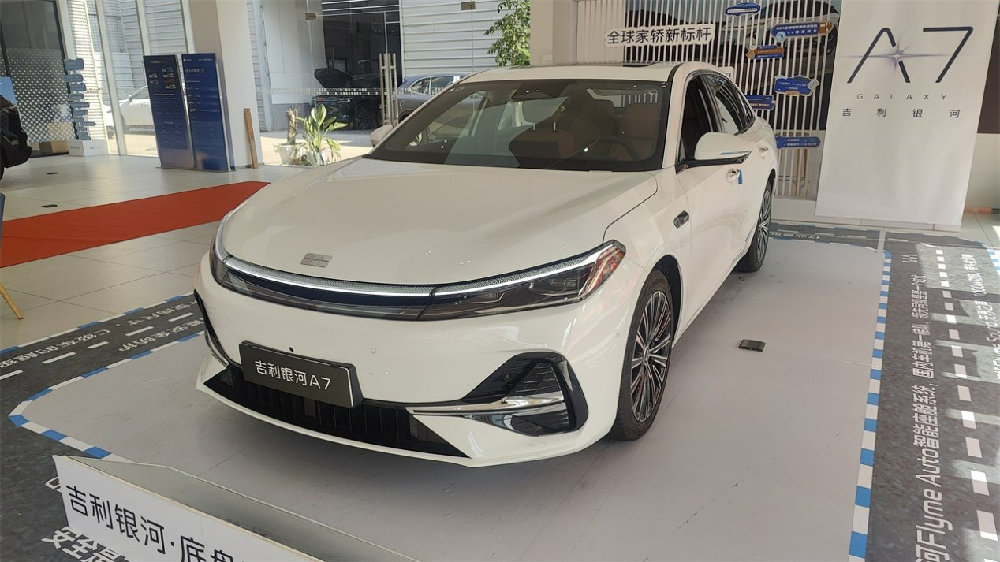 独立试驾吉利银河A7：摸着比亚迪过河，就成了一半？