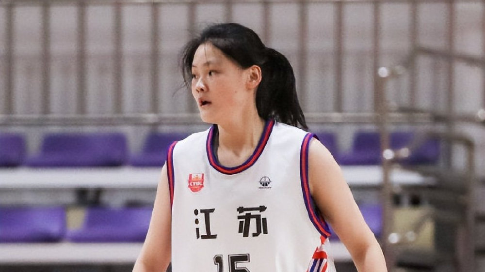 抢李月汝妹妹先发席位！1.94米MVP明言将扛起内线 李导赞天赋喜人