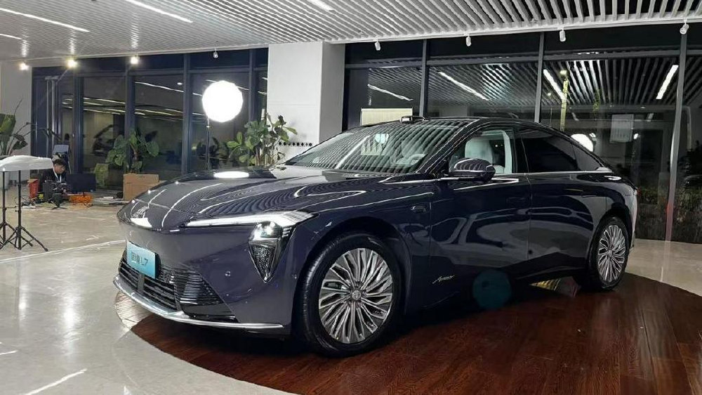 300公里+纯电续航，发布会舞台下演示智能泊车 别克至境L7全国首秀